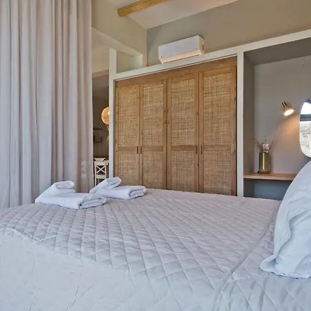 Olia Boutique كارباثوس