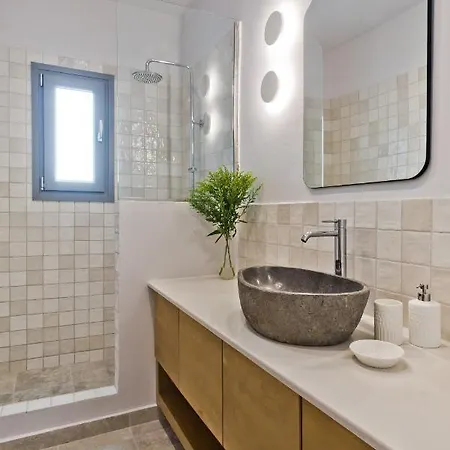 Olia Boutique * كارباثوس